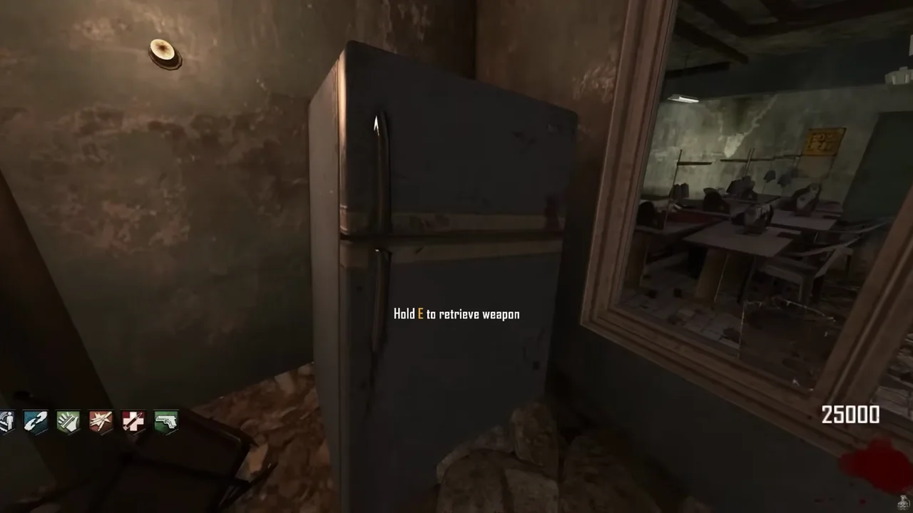 The fridge, the Weapon Locker, Hold to retrieve weapon in Die Rise, Call of Duty Black Ops II Zombies